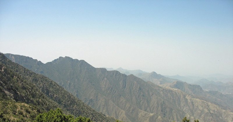 Arábia Saudita busca ampliar exportações por Hormuz após ataque a oleoduto