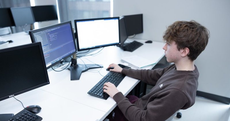 Code to Control: LLM cria controladores Python em tempo real